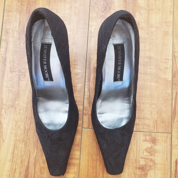 Jennifer Moore Shoes - Women’s Jennifer Moore low heel Pump in black lace.